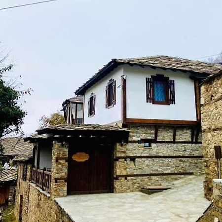 Къща За Гости Близнаците Leshten Esterno foto