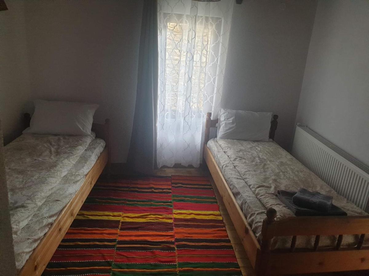 Къща За Гости Близнаците Leshten Esterno foto