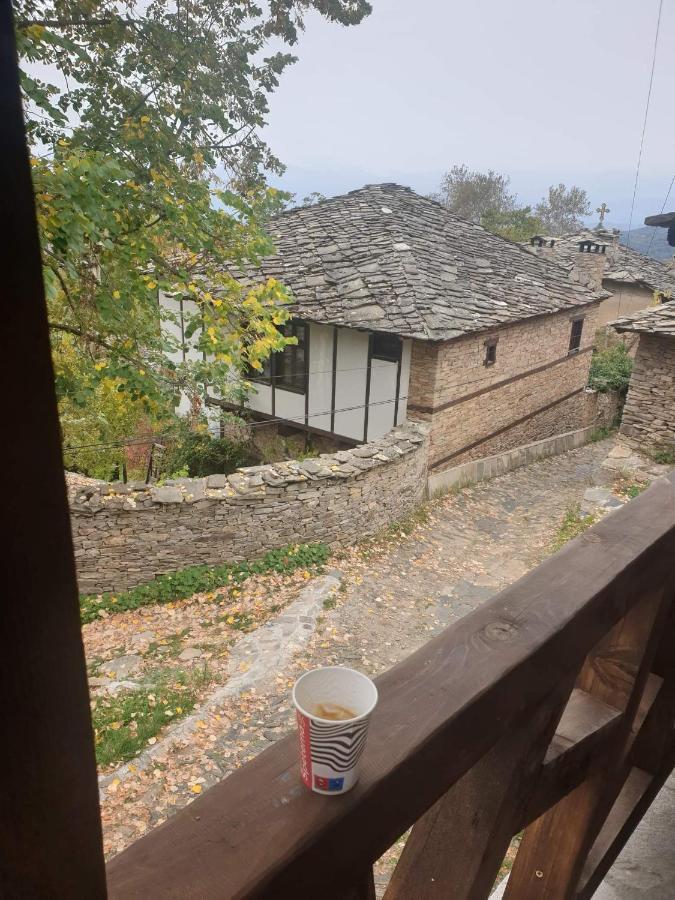 Къща За Гости Близнаците Leshten Esterno foto