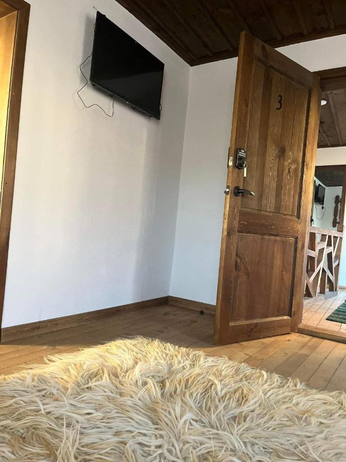 Къща За Гости Близнаците Leshten Esterno foto