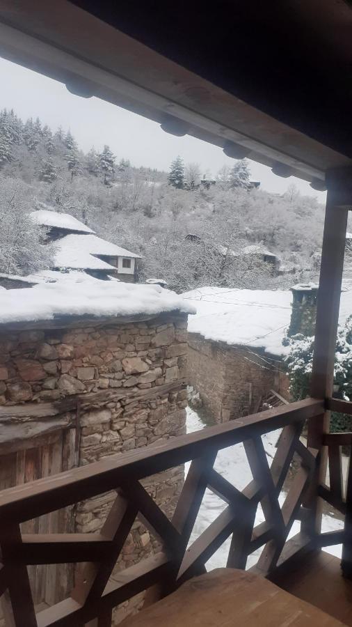 Къща За Гости Близнаците Leshten Esterno foto